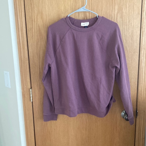 Universal Thread Sweaters - Universal thread pull over